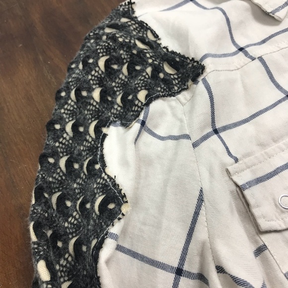 Gimmicks by BKE Window Pane Snap Front Shirt - Picture 5 of 7